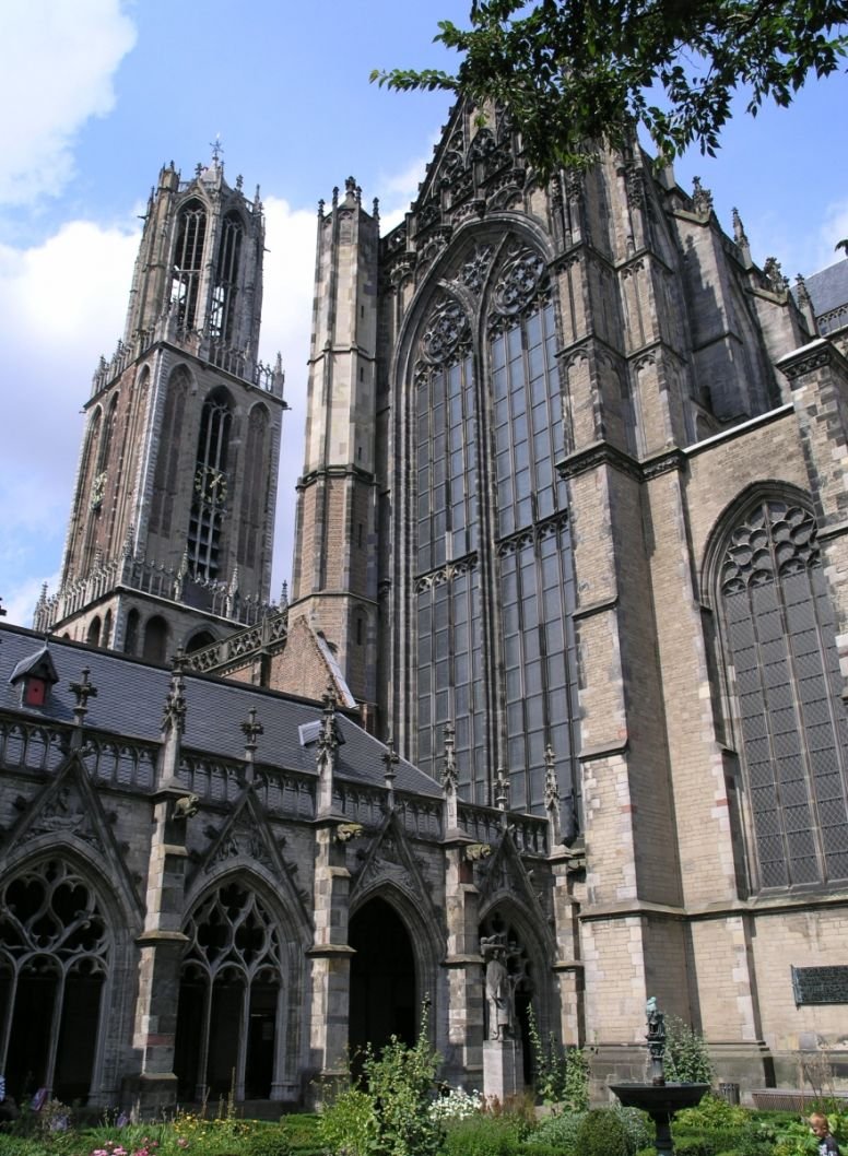 Buitenkant Domkerk en Domtoren