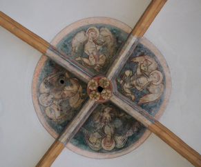 bijzondere versiering sluitstenen in het transept