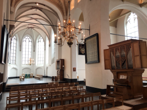 Interieur van de Nicolaikerk met geheel rechts het Marcussen Sweelinck-orgel